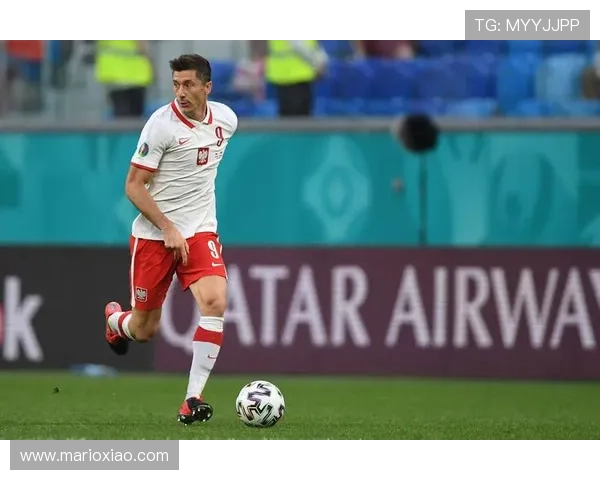 莱万多夫斯基作为波兰国家队队长表现稳健