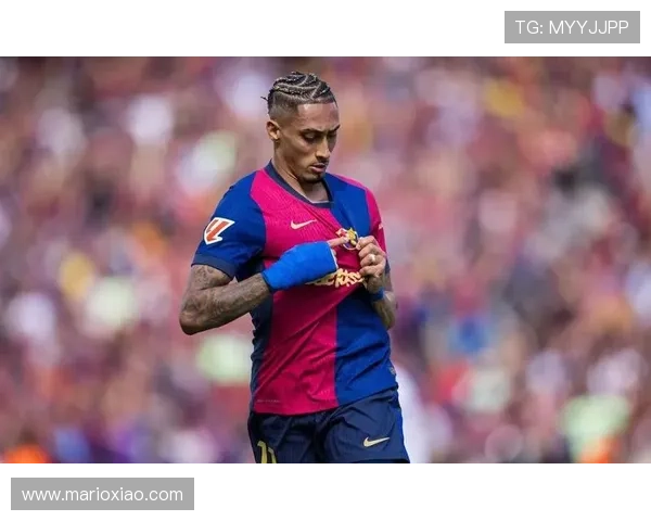 拉菲尼亚:现代左脚边锋的战术角色与跑位解析 拉菲尼亚:现代左脚边锋的战术角色与跑位解析