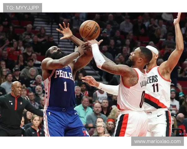 利拉德休赛期天天喝蛋白粉当水，家里冰箱塞满鸡胸肉，邻居以为他开健身餐配送